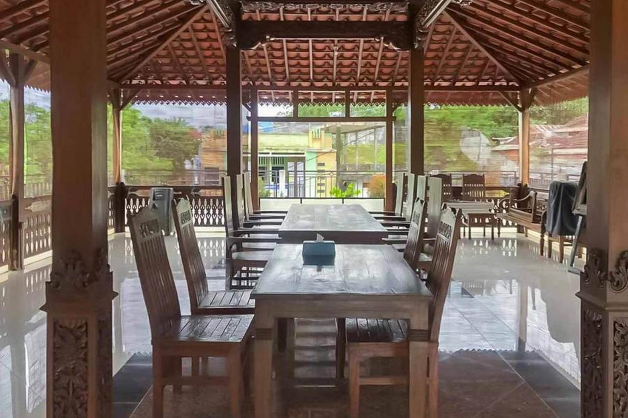 Malang Hill Syariah Redpartner Hotel Exterior foto