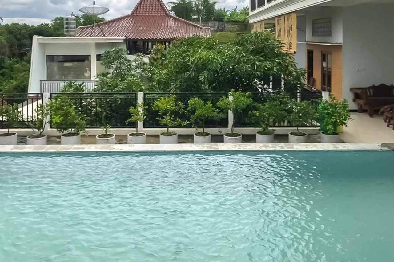 Malang Hill Syariah Redpartner Hotel Exterior foto