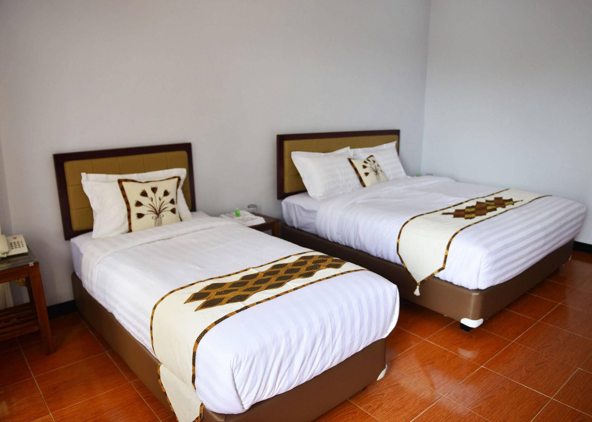 Malang Hill Syariah Redpartner Hotel Exterior foto
