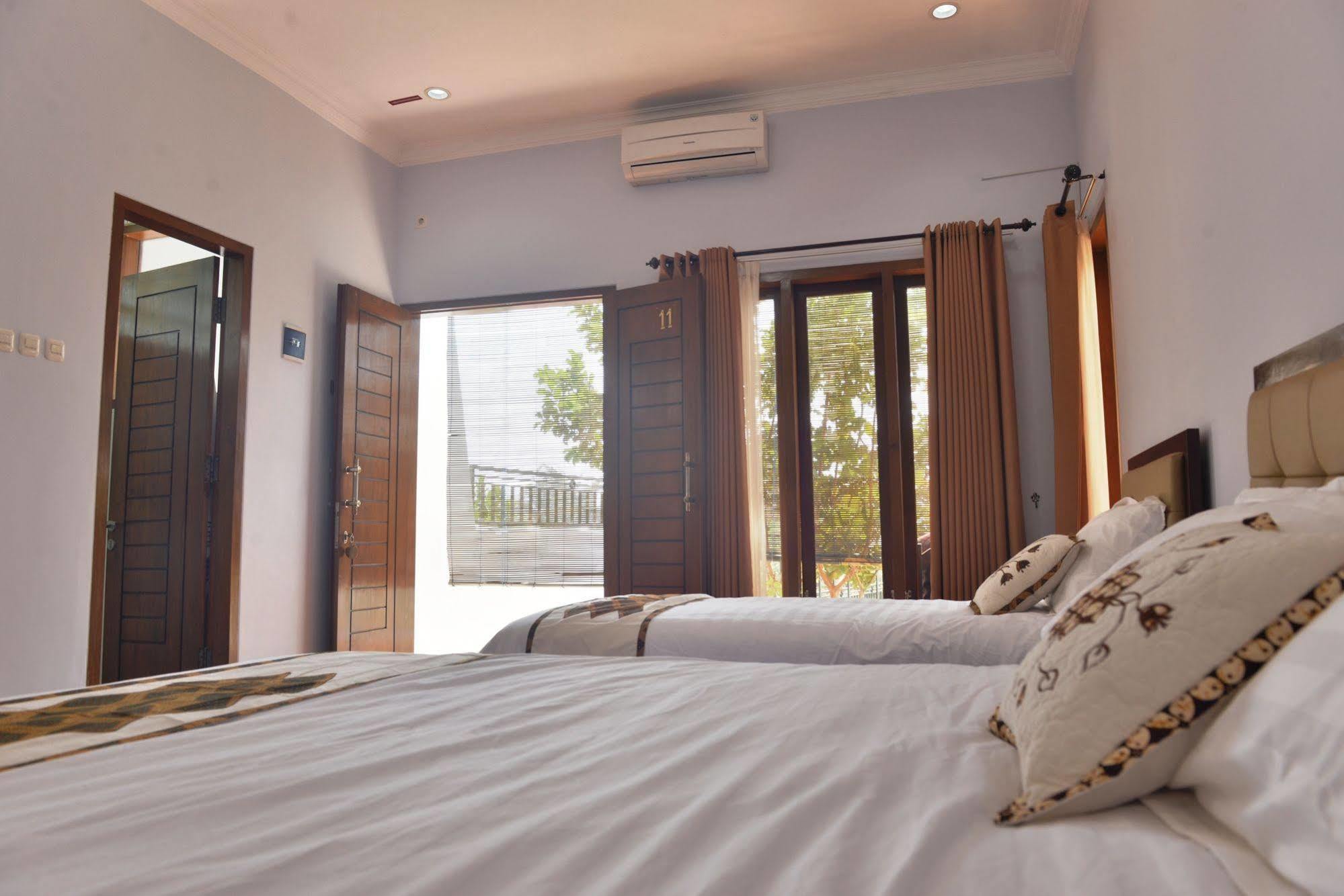 Malang Hill Syariah Redpartner Hotel Exterior foto