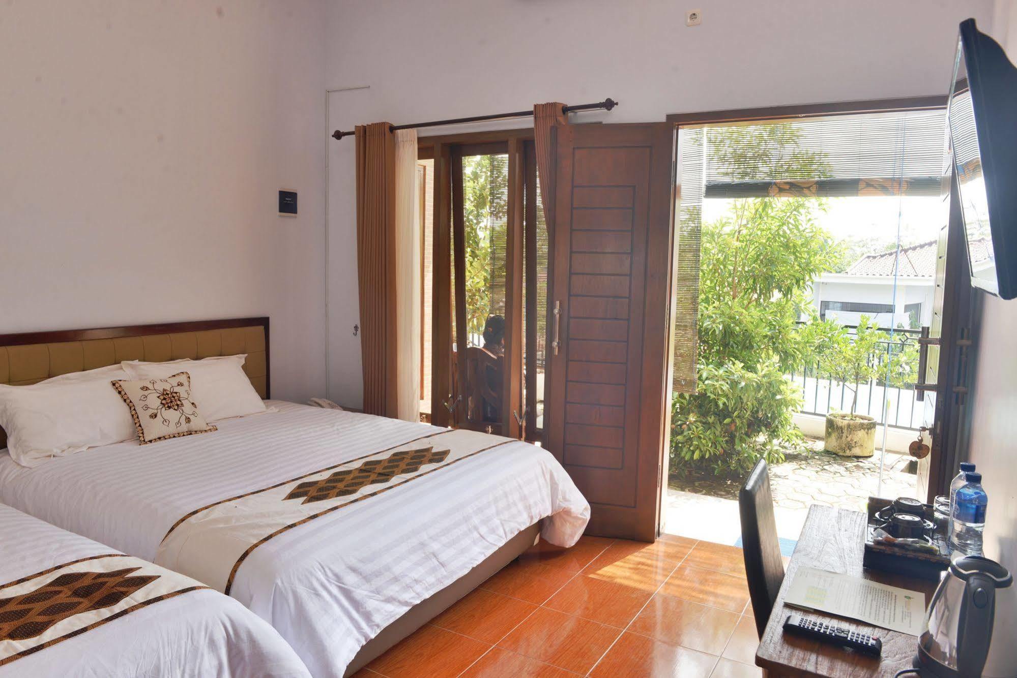 Malang Hill Syariah Redpartner Hotel Exterior foto