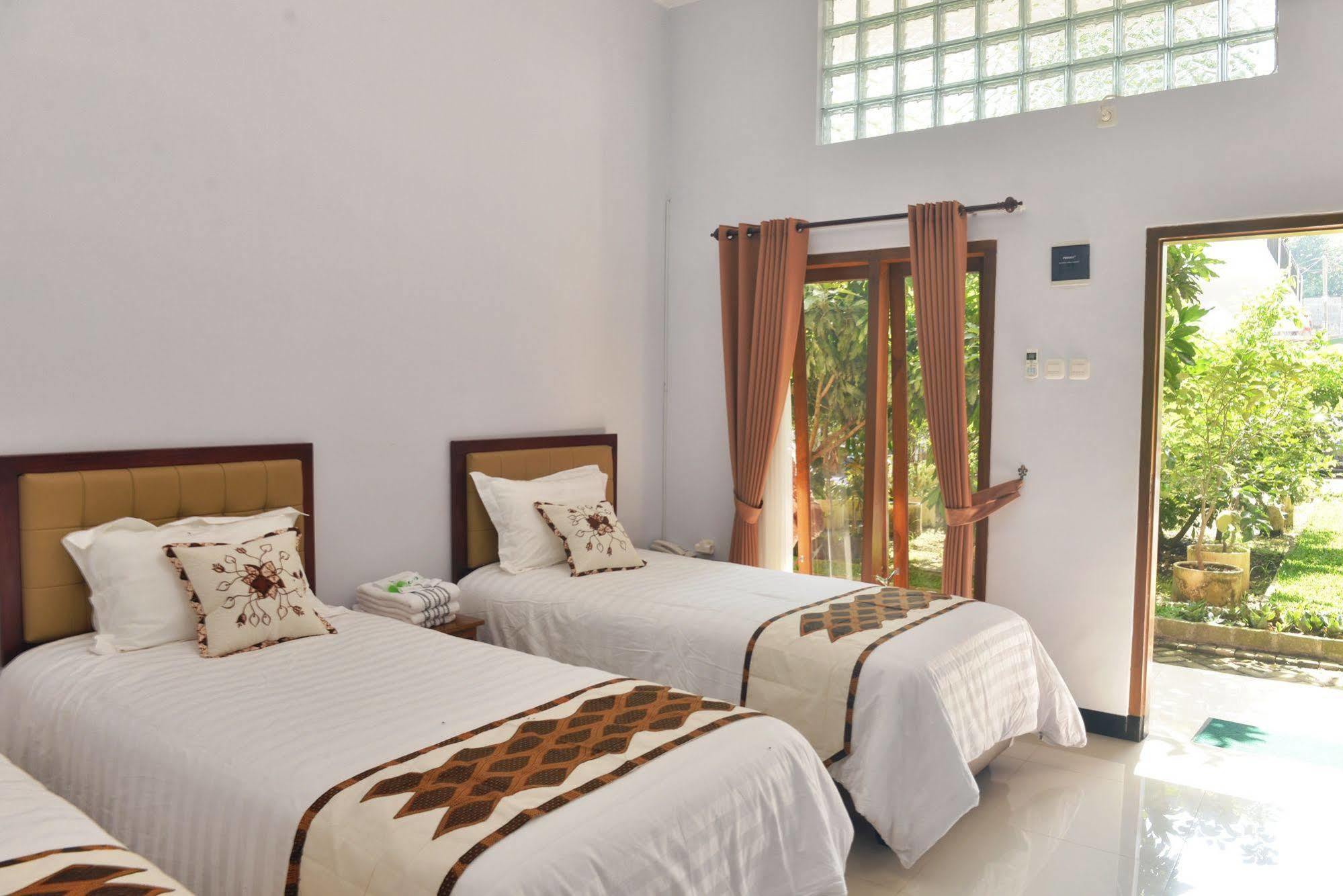 Malang Hill Syariah Redpartner Hotel Exterior foto
