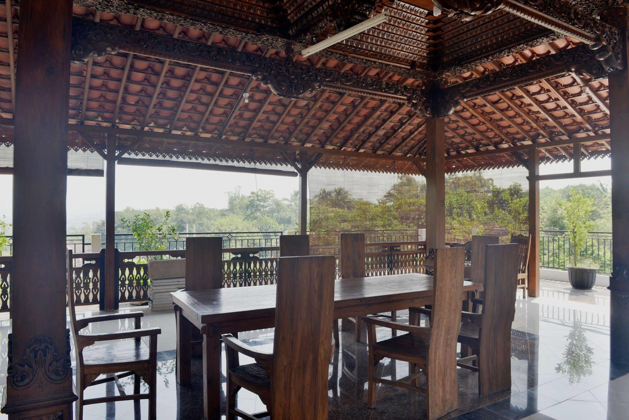 Malang Hill Syariah Redpartner Hotel Exterior foto