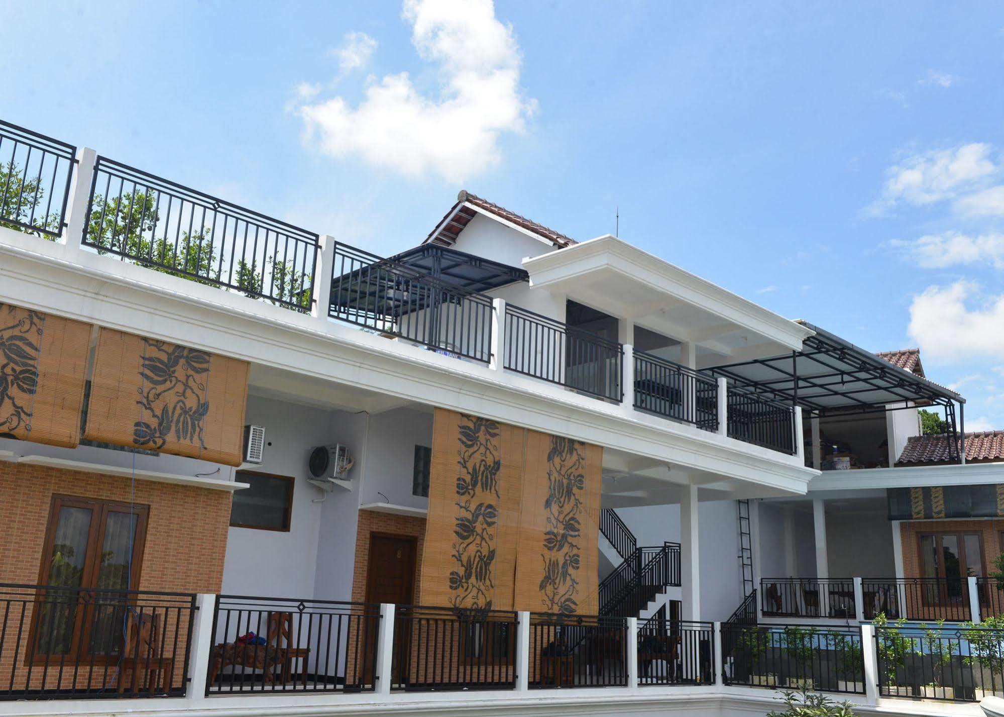 Malang Hill Syariah Redpartner Hotel Exterior foto