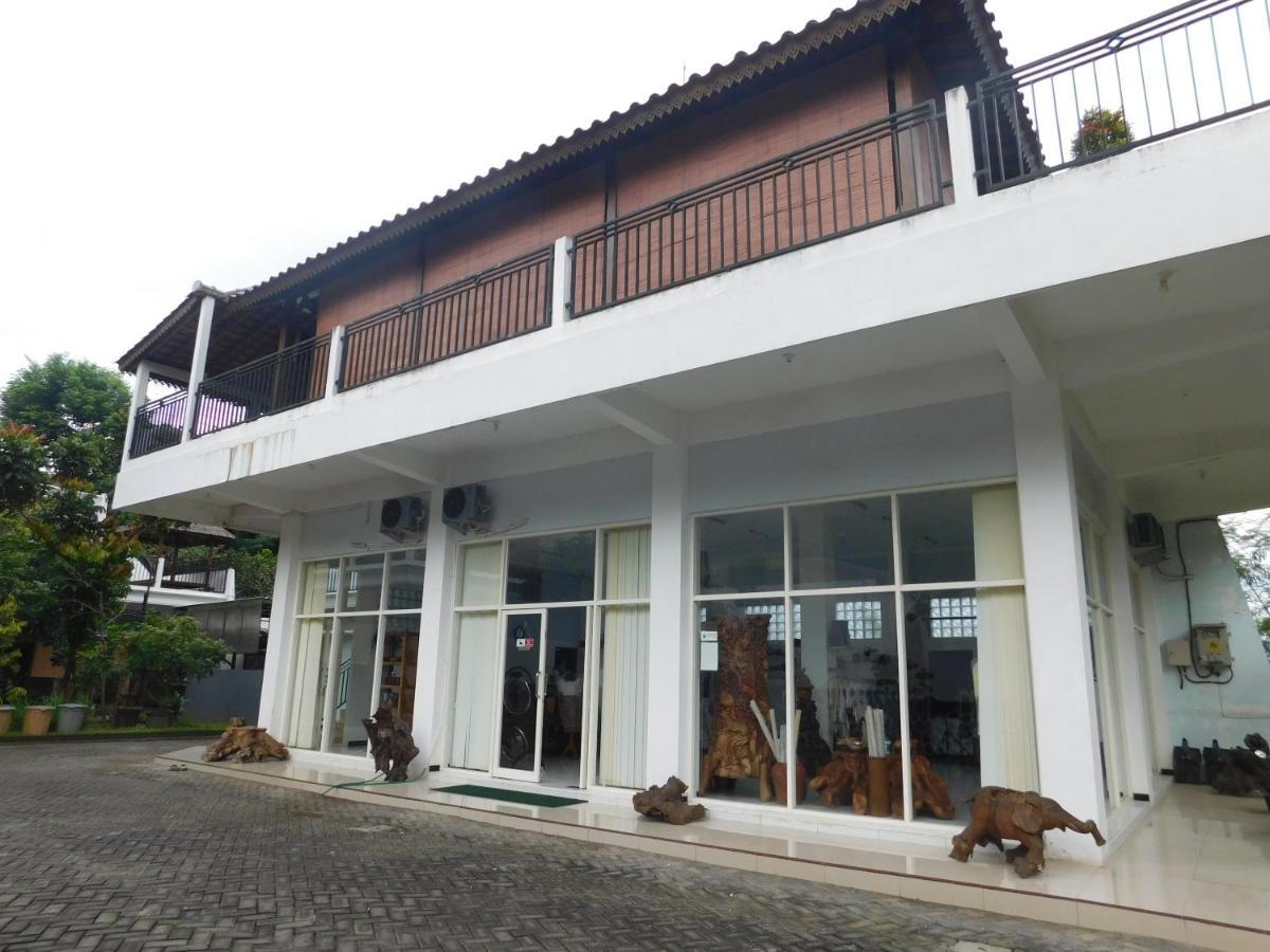 Malang Hill Syariah Redpartner Hotel Exterior foto