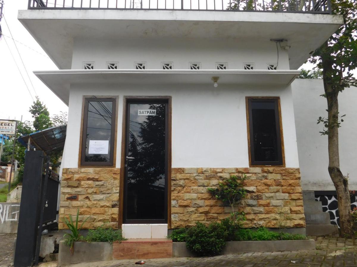 Malang Hill Syariah Redpartner Hotel Exterior foto